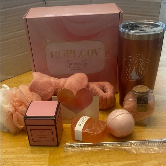 Pink beauty set w tumbler, straw, soap, bath bomb & crystals, headband more NWT - Picture 1 of 11